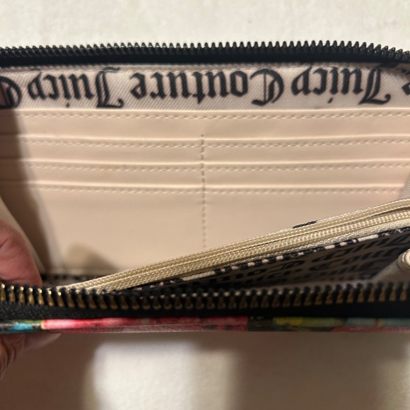 Juicy Couture Wallet with Red Roses - Picture 5 of 8